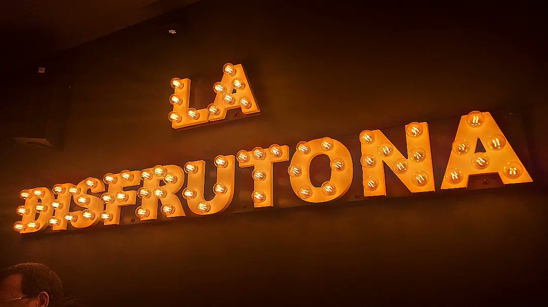 silcerino's tweet photo. #Coruña | #ViernesNoche a lo grande con el directo de #Allova 🎉 en @DisfrutonaOrzan en los conciertos de @retroaliment

A continuación habrá sesión con #victorialand76! 🎶🎉

#Galicia https://t.co/nEnK6fA4cl