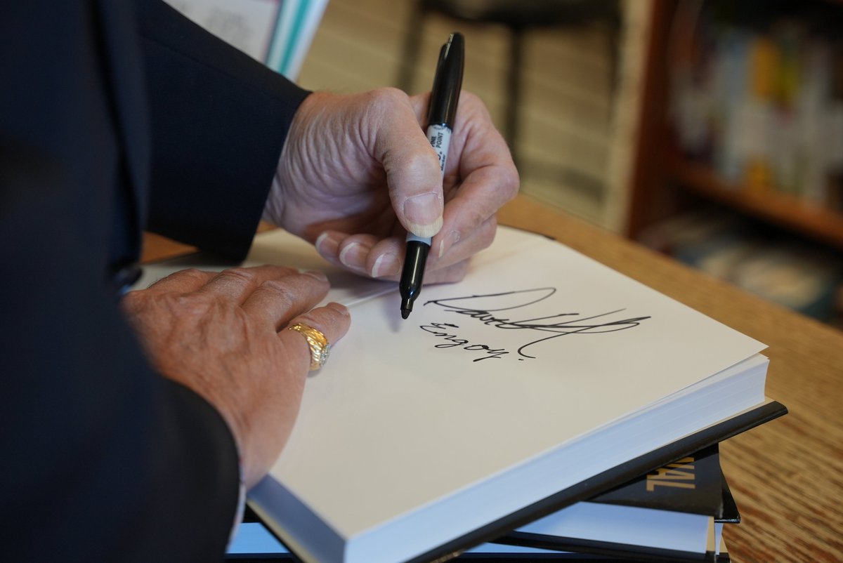 It was a pleasure to stop by the @owlsnestbooks in Britannia to meet their team and sign a few copies of my newly released autobiography, Unconventional. If you're interested in learning more about my journey, stop by this great bookstore to pick up your copy.
#yyc #supportlocal