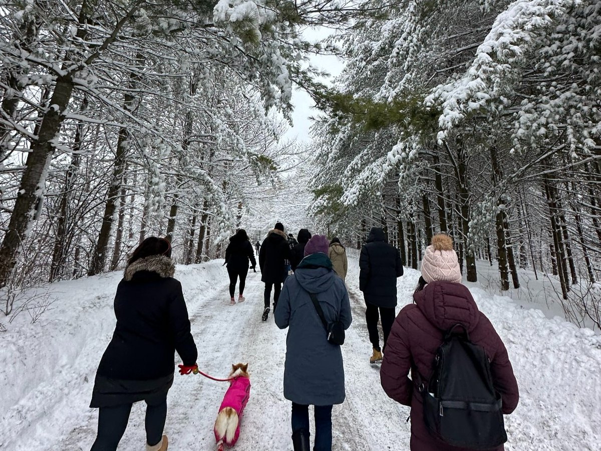 SmithQueensMBA's tweet photo. The life of #SmithMBA students is busy, but they still manage to have some fun.
Earlier this month, the Full-time MBA Class of 2024 took a trip to Little Cataraqui Creek Conservation Area (@CataraquiCA) for #MapleMadness.
#LifeAtSmith https://t.co/3S3wynCyDA