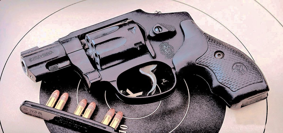 — es un día bastante apropiado. A ver si me haces el favor y te suicidas para que este mundo sea mucho mejor y se cierren de una vez por todas esos ojos que tanto odio.

( Posdata: Hazlo rápido ).