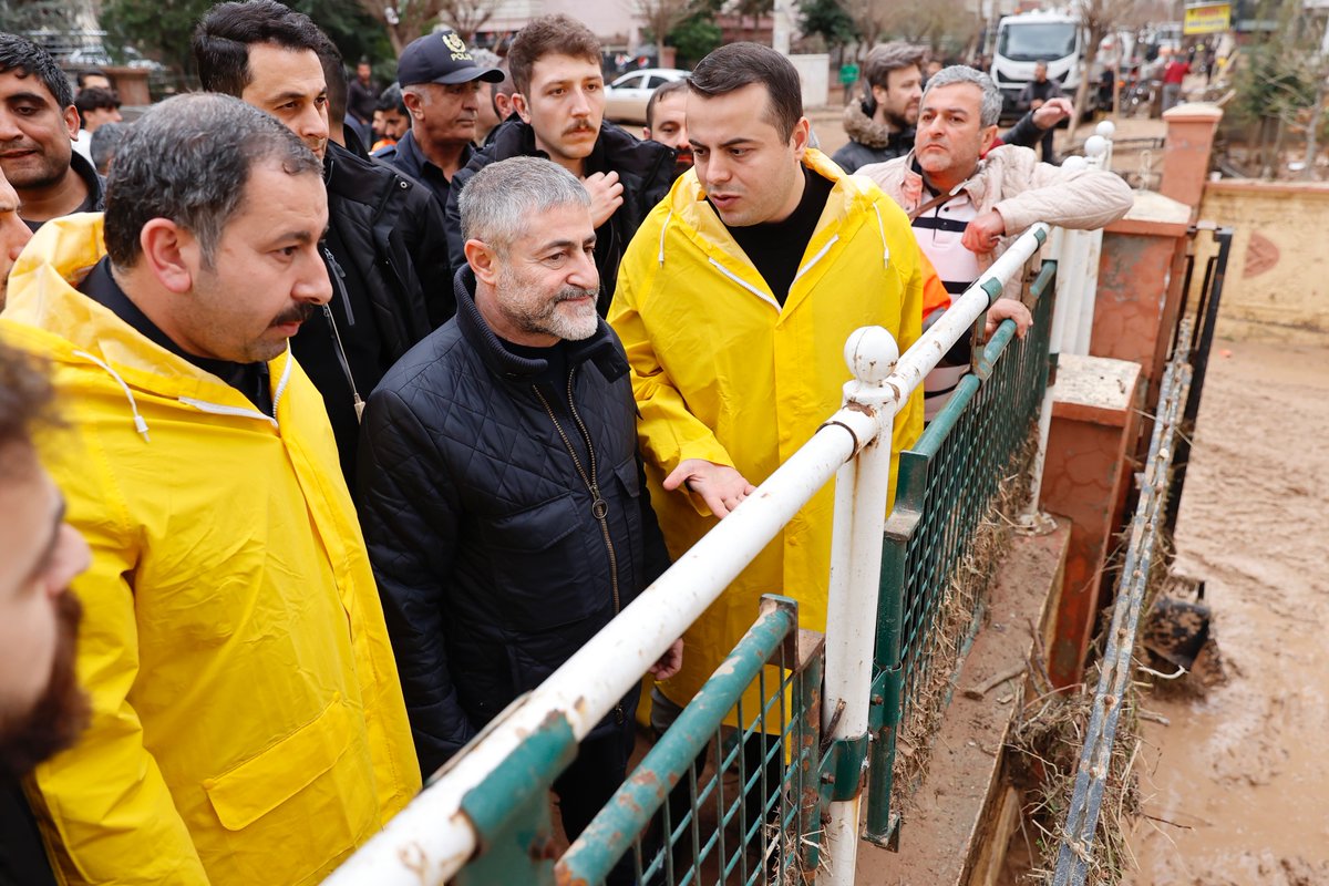 NureddinNebati's tweet photo. Şanlıurfa’mızın sel afetinden etkilenen mahallelerinde kıymetli hemşehrilerimizi dinlemeye, onların taleplerini almaya devam ediyoruz.

Devletimiz her zorlukla, her sorunla mücadele edebilecek güce ve azme sahiptir. Milletimizle tek yürek, tek bilek halinde, karşılaştığımız her sorunu aşmaya kesin kararlıyız.