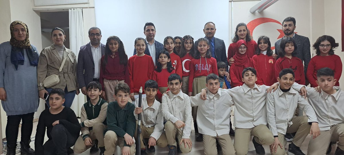 Ercisilcemem's tweet photo. İlçe Milli Eğitim Müdürümüz Sayın Yakup ALHAN'ın da katılımlarıyla, Şehit Ramazan Keserci İmam Hatip Ortaokulunda düzenlenen 18 Mart Çanakkale Zaferi Anma Programı büyük ilgi gördü.@drozanbalci @HasanTevke @nmehmetbeyoglu @AlhanYakup https://t.co/BCZib6gT5c