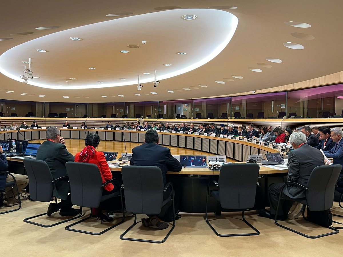 OIM_RRMV's tweet photo. “Las contribuciones anunciadas hoy son testimonio del renovado compromiso de la comunidad internacional con los migrantes y refugiados venezolanos y las comunidades de acogida de América Latina y el Caribe.”  @IOMchief 
#ConferenciadeSolidaridad https://t.co/7ElzTpk7Hr