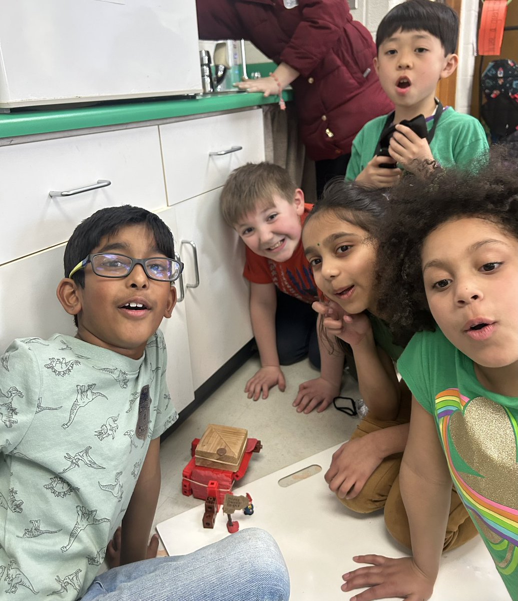 MrsSiegel2's tweet image. 2nd grade scientists use their knowledge of structures and properties of matter to design structures that will keep their Gnome safe from wind and rain! #tinyengineers #OneMorse @troyschools