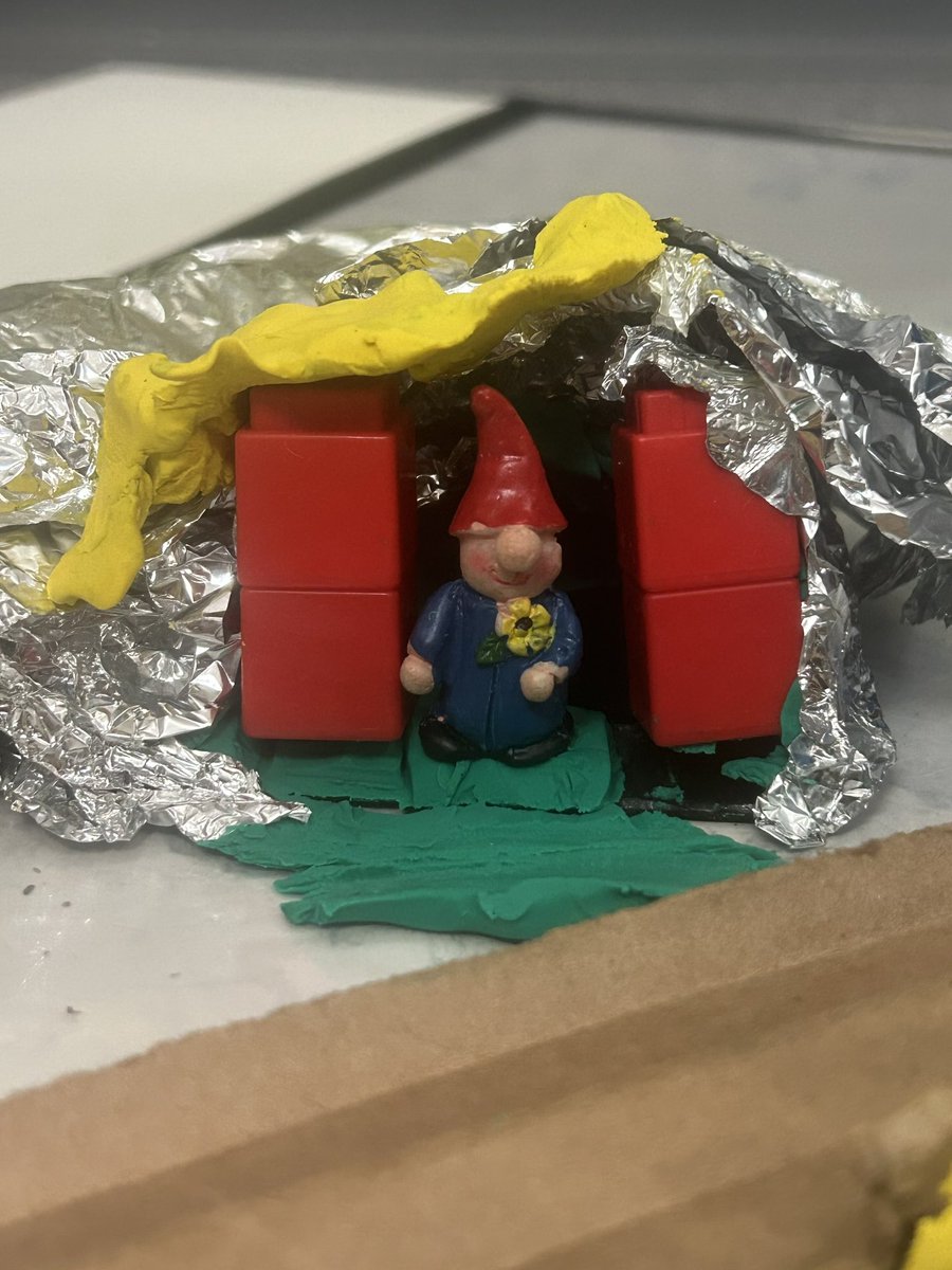 MrsSiegel2's tweet image. 2nd grade scientists use their knowledge of structures and properties of matter to design structures that will keep their Gnome safe from wind and rain! #tinyengineers #OneMorse @troyschools
