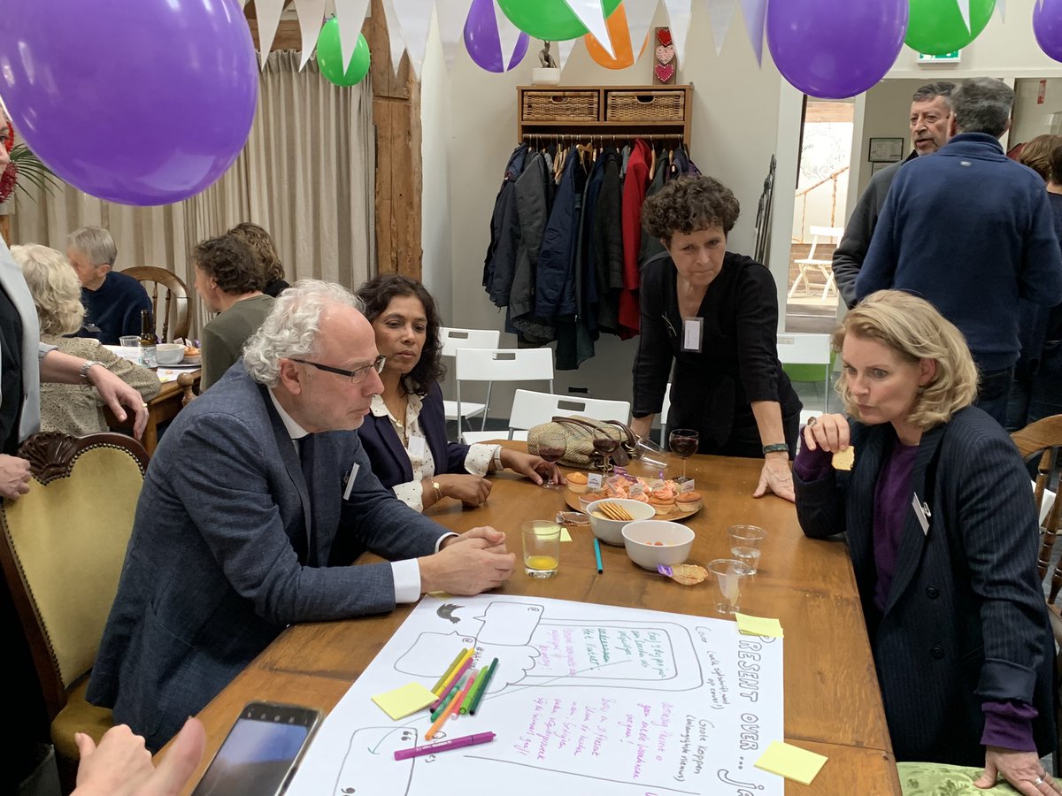 15 Jaar <a href="/PresentWoerden/">Present Woerden</a>. Feestelijke middag op prachtig #HeerlijkHoutdijk Zoveel vrijwilligers die fantastisch werk doen voor inwoners van <a href="/gemeentewoerden/">gemeente Woerden</a>. Niet alleen babbelen. We werden aan het werk gezet voor een ambitieus toekomstbeeld. met <a href="/MariettePnnrts/">Mariette Pennarts</a> @vjhmolkenboer