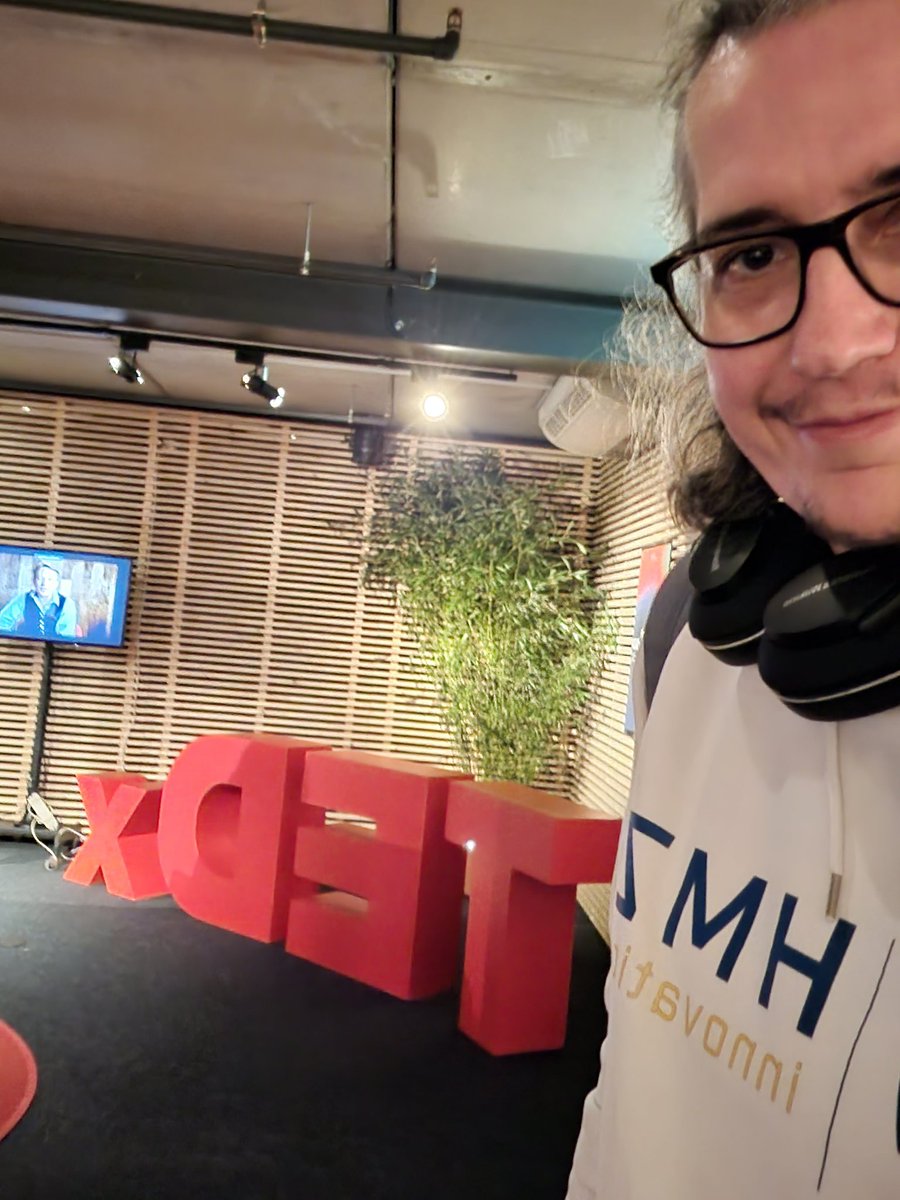hamzza's tweet photo. Was a great #tedxzurich. Thanks for having me. Thanks also to @migros #valser @Siemens_Schweiz #smg for the great swag. 🤩 https://t.co/ibG6zARQru