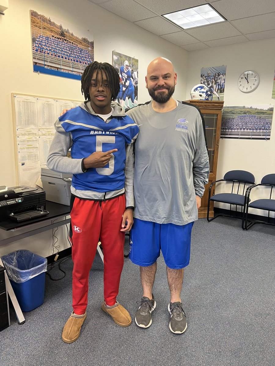 MontegaMack1's tweet photo. Blessed to have visited Hartwick University today 💙🤍 @CoachVreeland @HartwickFball https://t.co/RSp2YNIdd8