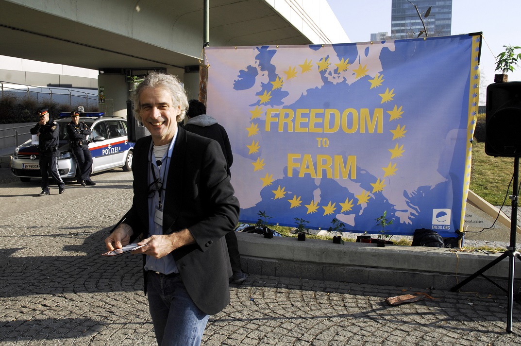 vocnederland's tweet photo. Morgen, zaterdag 18 maart, vanaf 13.00 uur: @vocnederland vergadering en herdenking Joep Oomen in Eindhoven. Sympathisanten en geïnteresseerden zijn zoals altijd welkom. https://t.co/y07wfJiZpR #FreedomToFarm #VerbondVoorOpheffingvanhetCannabisverbod https://t.co/1UmDcpmgY2