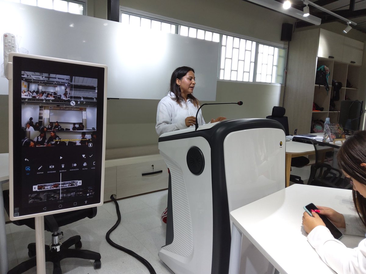 CafelabC's tweet image. 👩‍🏫 Aprendiendo edición de video en Inshot y Vllo. 👩‍💻🎞📸 Propuesta desarrollada por estudiantes para estudiantes.

Excelente intervención de nuestra directora científica!

#mujeresSTEM #vllo #inshot