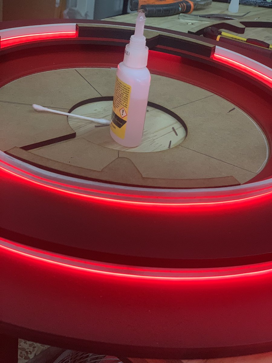 juanhidalgocrea's tweet photo. Creo que mi cianocriláto se está preparando para irse a su casa… 🛸
#neon #led #ledes #brillibrilli #porsiguesleyendoesto #unbesi https://t.co/S0zpKcNNbD