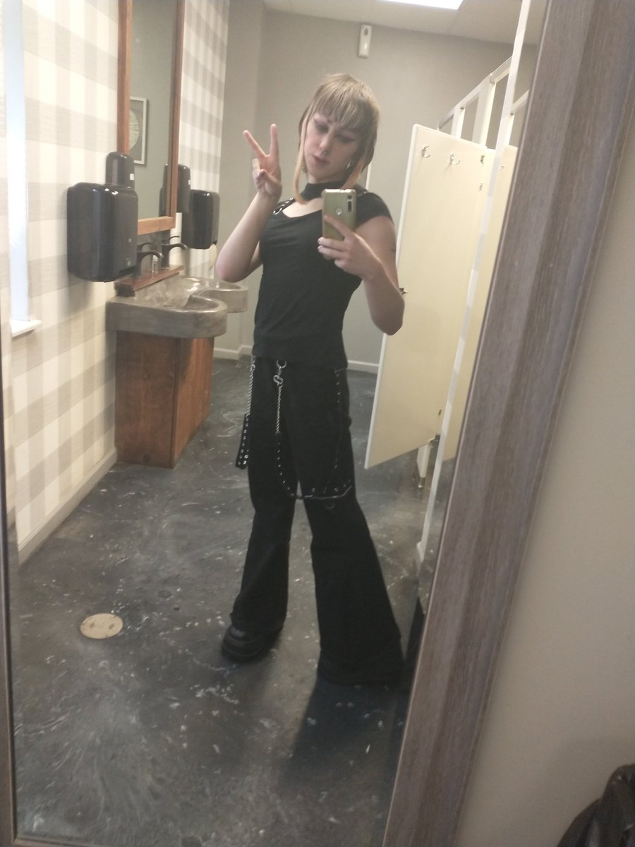 real_marsupial's tweet photo. This funny little critter is doing a charity stream today for the trans lifeline! It starts at 4:30 est on my twitch and a bunch of other cuties are gonna be there so you should stop by 😘 https://t.co/h2nRDrUYA5