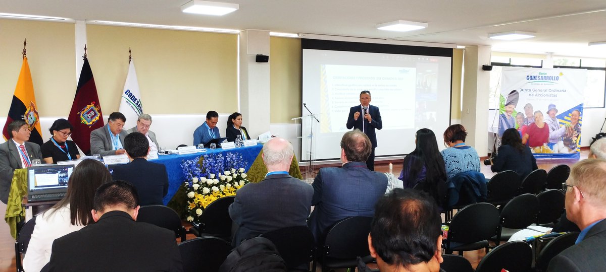 FEPPnacional's tweet photo. 𝗜𝗡𝗩𝗘𝗥𝗧𝗜𝗥 𝗘𝗡 𝗛𝗨𝗠𝗔𝗡𝗜𝗗𝗔𝗗 𝗕𝗥𝗜𝗡𝗗𝗔 𝗦𝗢𝗟𝗩𝗘𝗡𝗖𝗜𝗔 𝗔  𝗖𝗢𝗗𝗘𝗦𝗔𝗥𝗥𝗢𝗟𝗟𝗢
Con 89 asistentes y 192 conectados virtualmente, inició #JuntaAccionistas @BanCodesarrollo El informe del Directorio 2022 #BepiTonello fue aprobado con aplausos y sonrisas #Quito https://t.co/wnWahxcCXO