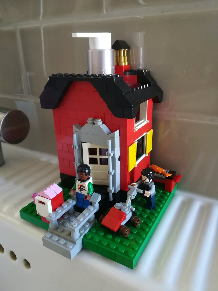 dewlanna's tweet photo. Maart 2020 was het begin van de hashtag #blokdown en mijn wekelijkse LEGO project in de krant. https://t.co/MdTN61arVq