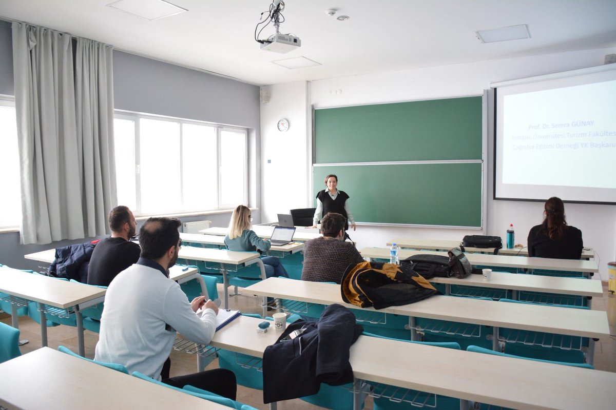 arsemakademi's tweet photo. Prof.Dr. Semra GÜNAY hocamız tarafından verilen TÜBİTAK 3005 Sosyal ve Beşeri Bilimlerde Yenilikçi Çözümler Araştırma Projeleri eğitimimizden kareler.

@murat_guven07 @SEMRAGNAYAKTA1 @Zekeriya_YILDRM @SelmanCileson 
#arsem #arsemakademi #tübitak #proje #anadoluüniversitesi https://t.co/wEJOYH5b3H