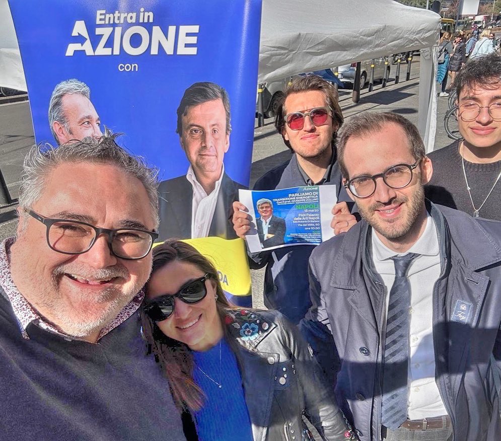 LaScarpato's tweet photo. Mattinata di incontri, #banchetti, confronti e tesseramenti.
Da #Napoli, per oggi, è tutto.
Ma noi vi aspettiamo DOMANI, alle 10:30 al PAN per discutere di #transizioneenergetica con il prof. @GiZollino.
Non mancate 🖖🏻😘 https://t.co/HF67o7xxTW