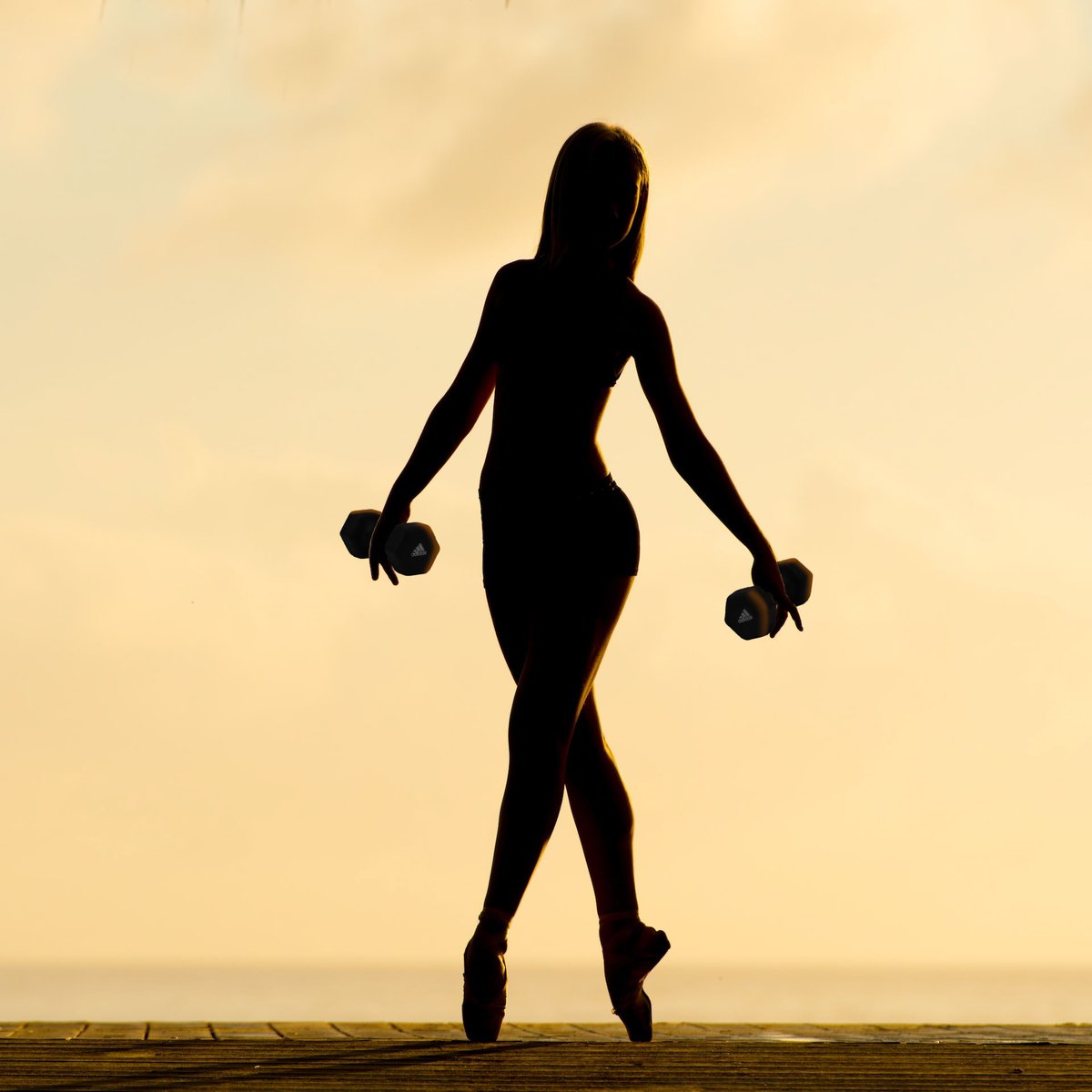 workoutforless's tweet image. Happy St Patrick's Day ☘️ dance til your feet hurt!

#StPatrickDay #fitness #workout #irishdancing