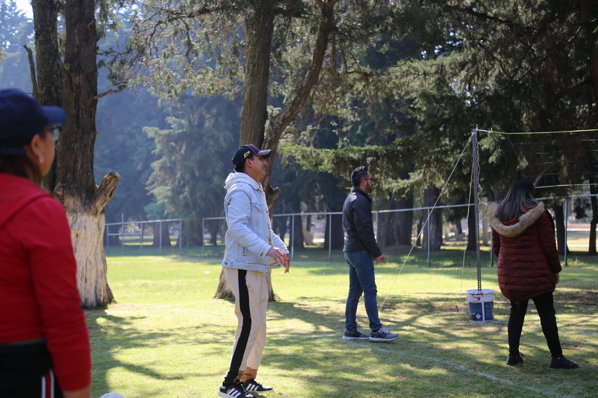 somoscecytem's tweet photo. Como estrategia de fortalecimiento a la parte integral del personal del CECyTEM, este viernes se llevo a cabo actividad física en las áreas verdes del Colegio, en donde se disfruto de la actividad de voleibol. ☺️🏐
#PROSABI https://t.co/krefTEybw1