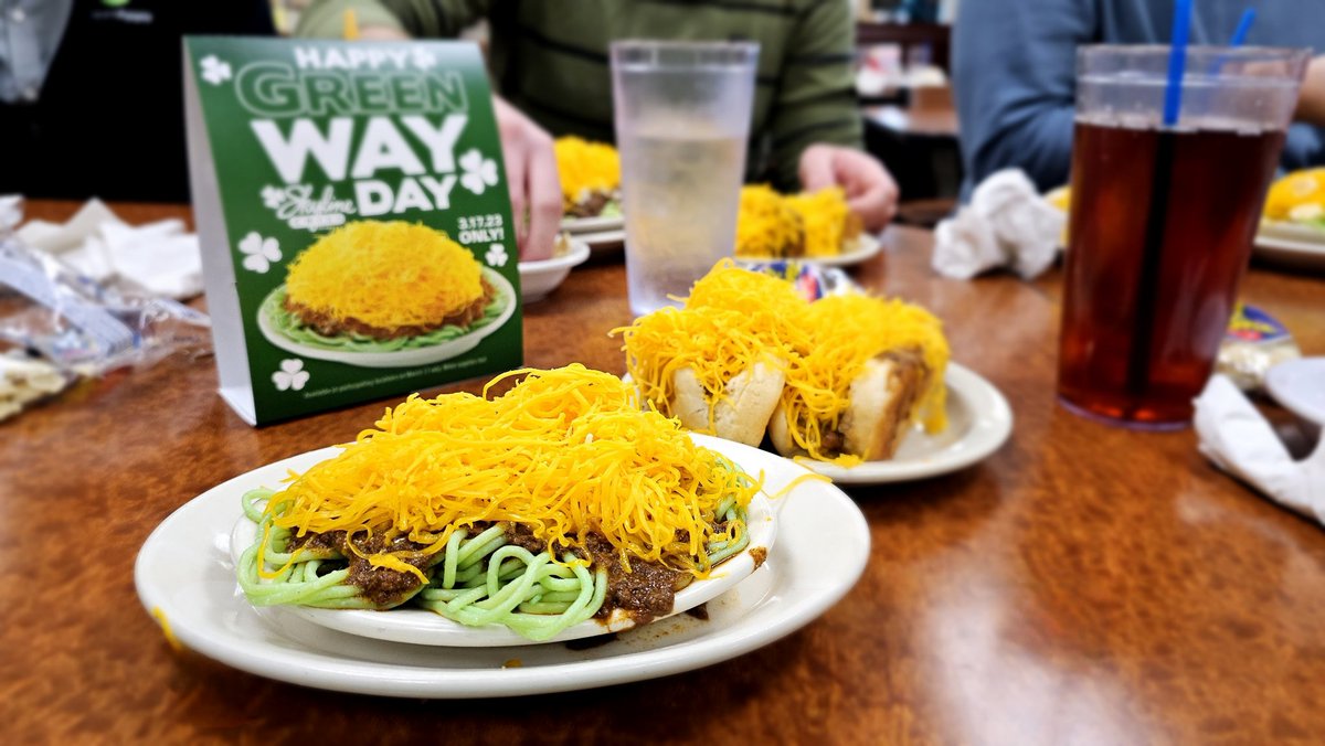 VernardFields's tweet photo. Happy Green Way Day with the @GreenAppleEnt filmmaking team here in Blue Ash #cincinnati #ohio
Thanks for the lunch @Skyline_Chili
#HappyStPatricksDay #happysaintpatricksday2023 https://t.co/jtSlXb9oSo