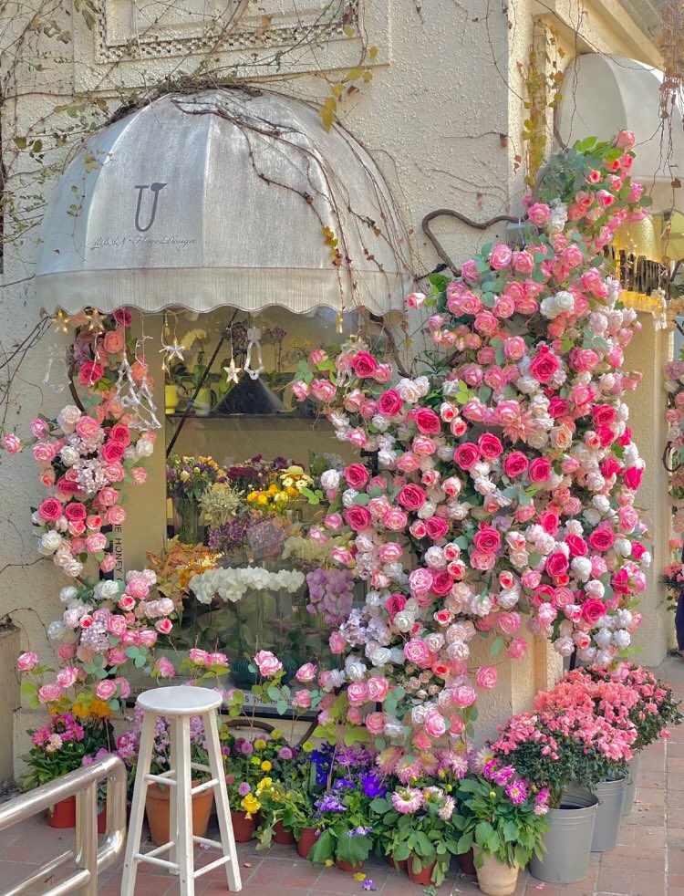 piinkibun's tweet photo. flower shop https://t.co/HsiY68mbkZ
