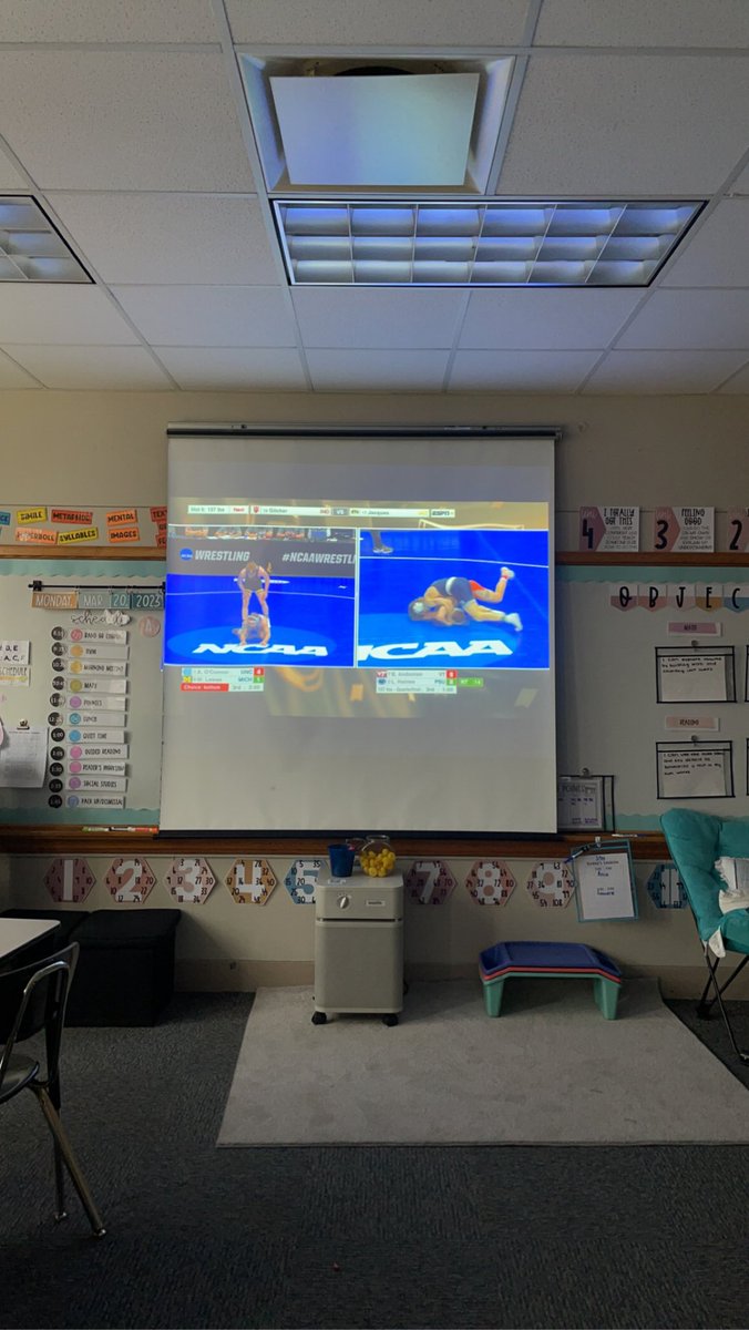 courty_woods's tweet photo. i’m not a regular teacher, i’m a cool teacher https://t.co/FoSpSdEWeT