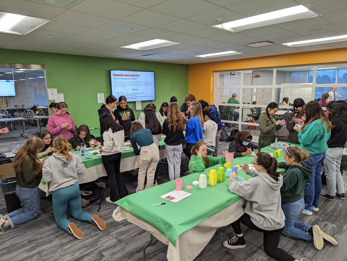 TheBridgeDCS's tweet photo. @TheBridgeDCS hosted Kindness rock painting and flower pot decorating for EC's Discovery Day!  Ss are growing impatiens to plant in the pots and along with the rocks, will be donated to local senior centers. @DCSEmerald #ECDiscoveryDay #AlwaysGrowingDCS https://t.co/YNktWqRLt0