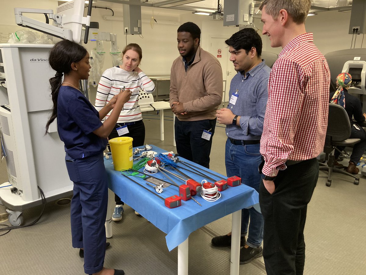 Another group of enthusiastic @scotmedtraining CTs getting early exposure to robotic surgery @RCSEd excellent faculty including @NHS_Lothian @nhsfife @STSFTrust consultants + @IntuitiveSurg