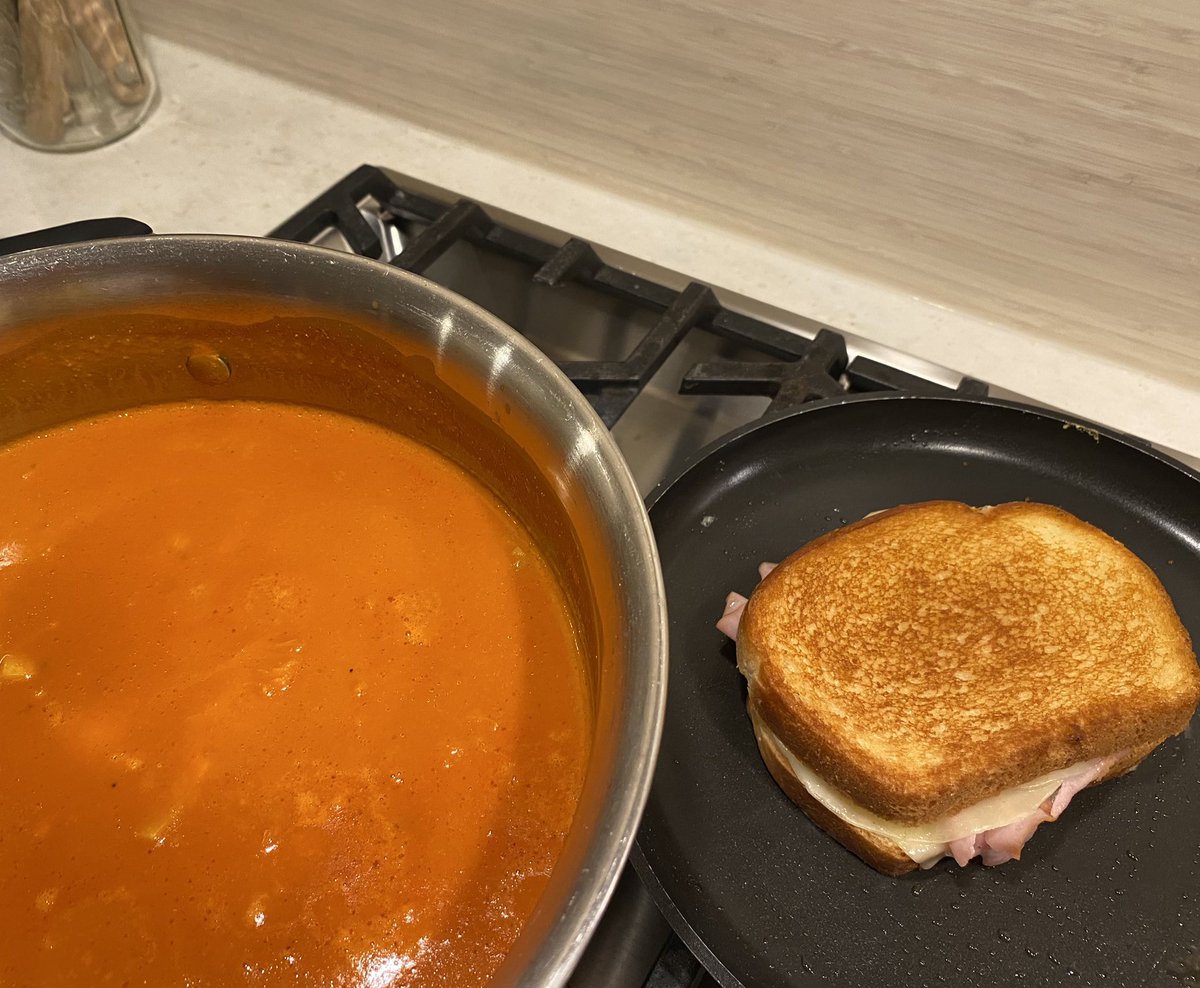 MissMoni_Divine's tweet image. Tomato artichoke soup with Swiss &amp;amp; ham grilled to buttery perfection. 
Cooking for my household (I’ve got dietary limitations and my food is kind of boring 😂🤷🏻‍♀️) so I post food I make, but can’t always eat 🙂🍲🥪
#GetInTheKitchen