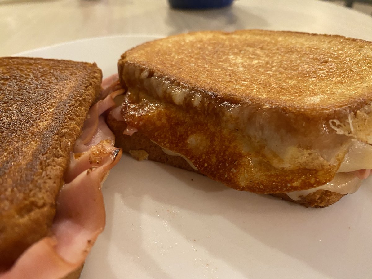 MissMoni_Divine's tweet image. Tomato artichoke soup with Swiss &amp;amp; ham grilled to buttery perfection. 
Cooking for my household (I’ve got dietary limitations and my food is kind of boring 😂🤷🏻‍♀️) so I post food I make, but can’t always eat 🙂🍲🥪
#GetInTheKitchen