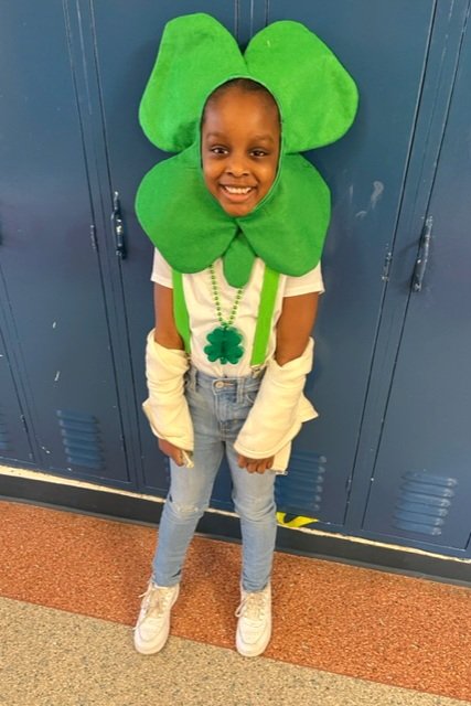 Harlan_Elem's tweet photo. What a treasure to behold! This lucky clover is even better than gold. π Happy St. Patrick's Day! ππππ #LearningandLaughter π https://t.co/5KwCaFGNAt