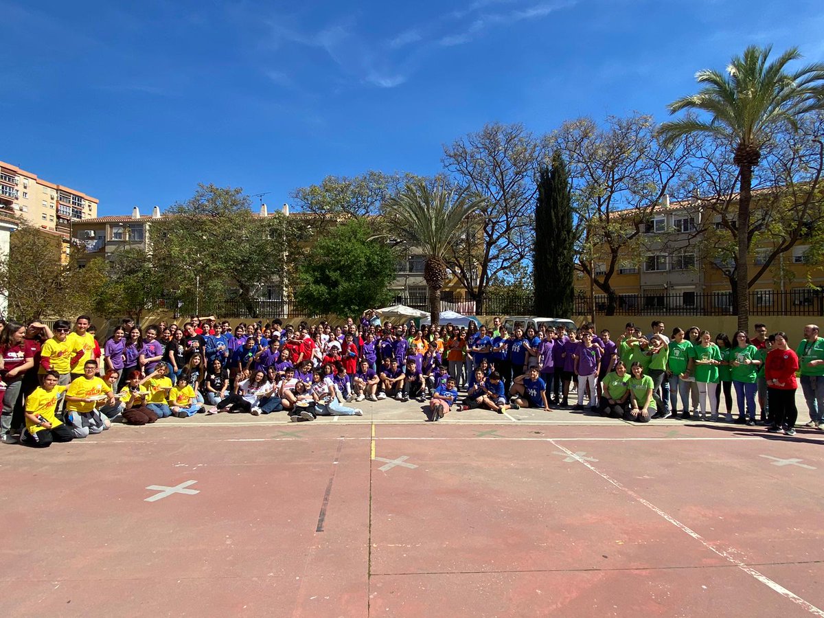 Red_Mediacion's tweet photo. Los centros de la #redmalagamediacion hemos disfrutado de un magnífico Encuentro en el IES Portada Alta. Desde hoy tenemos más herramientas para mediar y más amig@s 🤩 https://t.co/HGpfeYsrx9