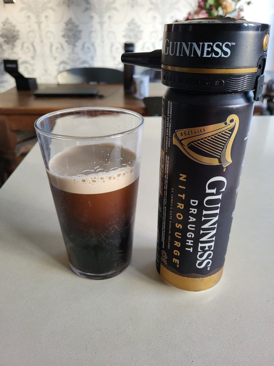 thehungrymanc's tweet photo. Gimmick? 
Maybe

Makes a difference? 
Certainly

@GuinnessGB https://t.co/SMR4rsmMvQ