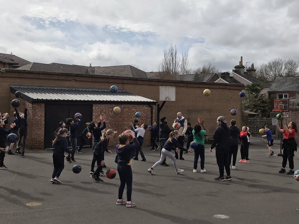 DaveLuckhurst's tweet photo. @PEStB1 @StBarnabasSchTW  @uplandspe @NorthwealdenSSP 
Great to have coaching from Kent Panthers yesterday KS2 had such fun. Also wonderful to have a year 5 pupil asked  to attend  National League under 12 trials. #GoStB https://t.co/LuajmJnzMo