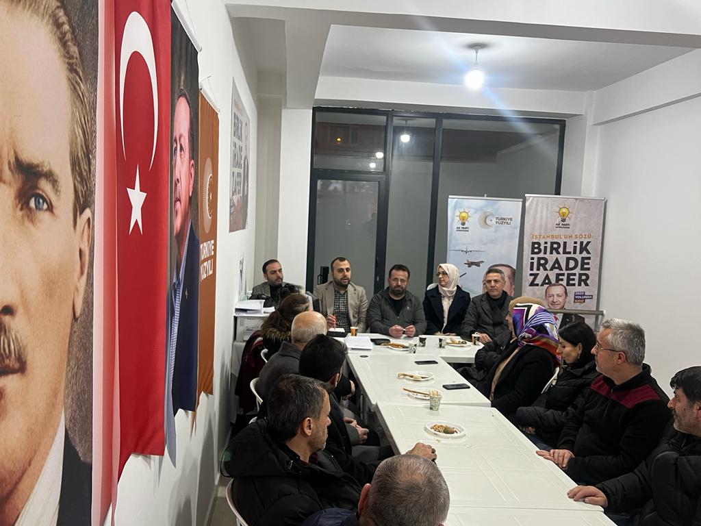 AkPartiGngren's tweet photo. İlçe başkanımız @dvrnyalcinkaya nın katılımlarıyla Güven Mahalle Başkanımız @ikramaydin08 başkanlığında, teşkilat mensuplarımız ile haftalık mahalle toplantımızı gerçekleştirdik.

#BirlikİradeZafer

@osmannnurika 
@dvrnyalcinkaya https://t.co/JZhyIOaEve