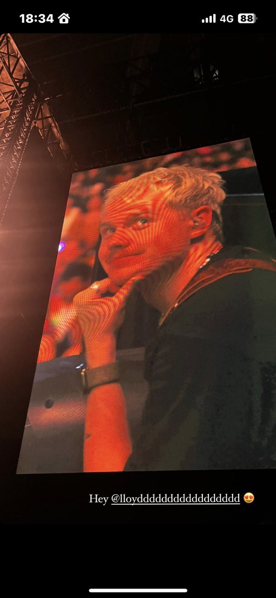 hsbandflorals's tweet photo. Lloyd on the big screen 😎

via ashtaceconcerts

I’m voting #LloydWakefield for #FaveTourPhotographer at the #iHeartAwards https://t.co/61A6CUQqts
