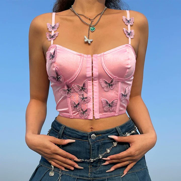 This is the cutest little top you can add to your outfit collection!

Giving us a cute girl vibe, add some denim pleated mini skirt and a good pair of kicks to complete the look. 🦋

Link in bio!🔥