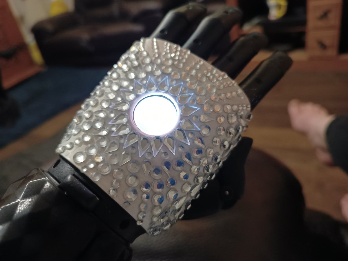 Ready for the weekend with a blinged up @openbionics #HeroArm!

#Bionic #Cyborg