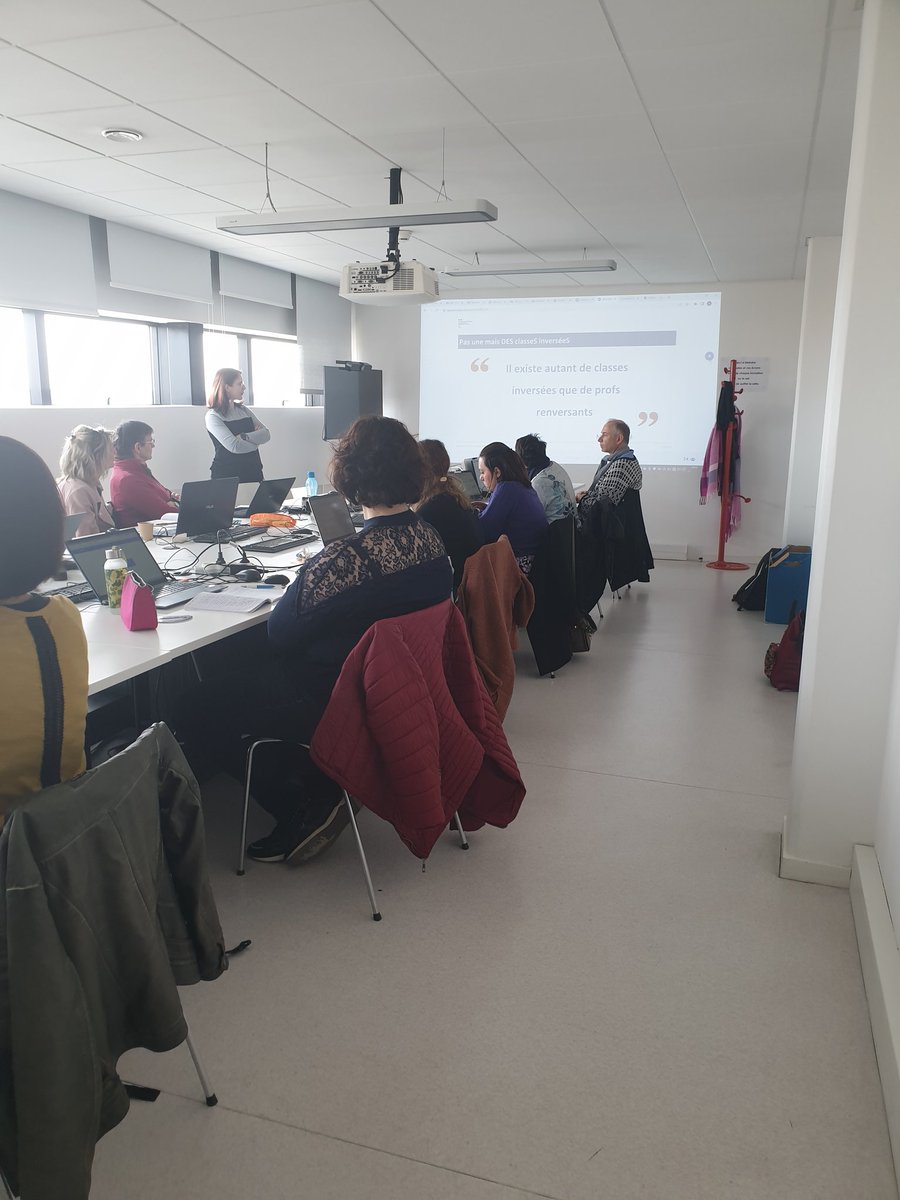 Morgan_Mgdx's tweet photo. ✅ #Formation @DrneBFC "Apports du #numérique pour les #ClassesInversées" au rectorat de @AcademieDijon avec @CarolineMeyerHG  pour les enseignants de Côte d'Or.
Avec une belle parole de @marie34  pour illustrer notre intervention 👍.
#EclatBFC https://t.co/DQxTVLqJMR