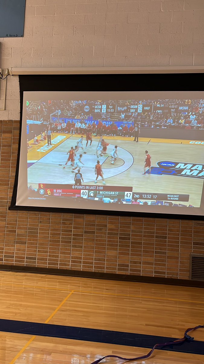CoachFron20's tweet image. Ending our basketball unit today. Yes we are watching this to see basketball skills in action #physed #pegeek #gogreengowhite