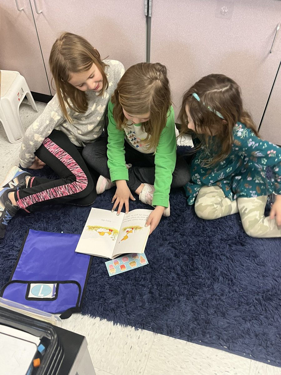 Helping our @misszaenkertink kindergarten friends with reading!! <a href="/HeritageECS/">Heritage Early Childhood School</a> #WEareLakota #HECSmagic
