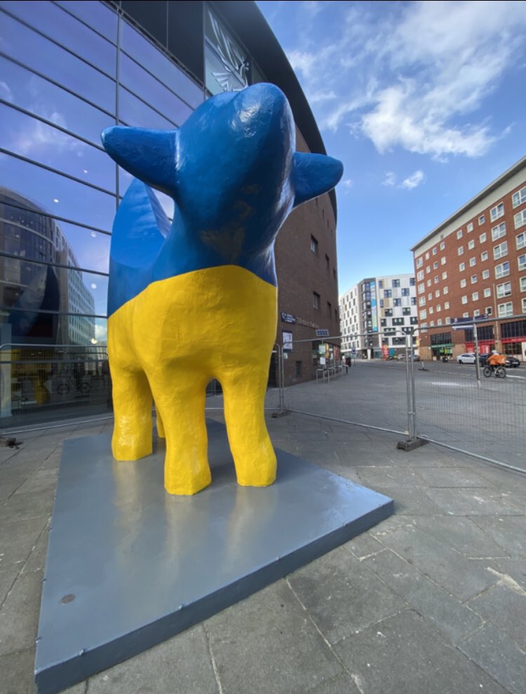 “It’s all yellow...and blue” 🎶 #Liverpool’s iconic #Superlambanana sculpture has had a #Eurovision makeover in tribute to the people of Ukraine. #UnitedByMusic