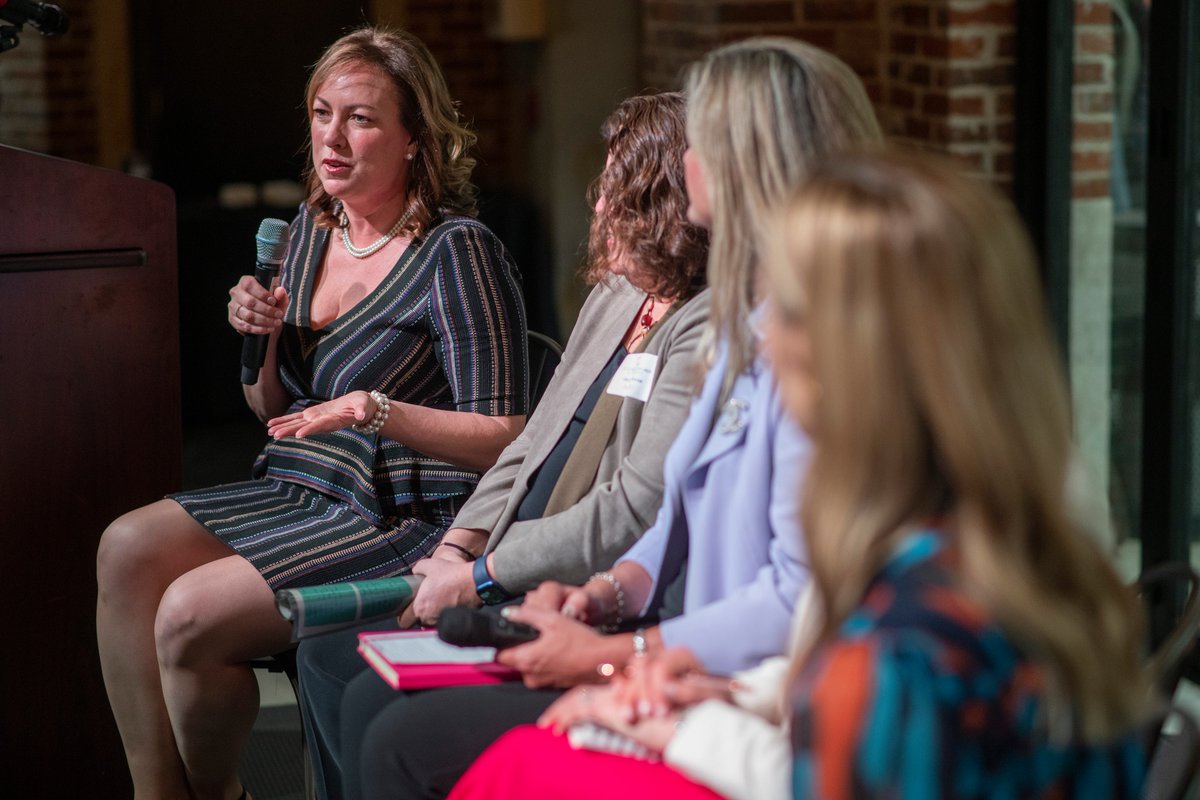 Daniels_Fund's tweet photo. Thank you again to the @ColoradoChamber for hosting an incredible Women's Forum last Wednesday! It was an honor to spend time with so many amazing women working across so many different fields. https://t.co/J1RNhC14tw