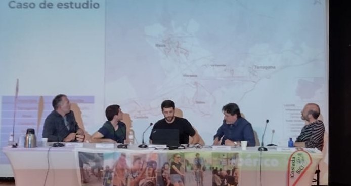 xavidelclos's tweet photo. Avui hem presentat al congrés #ConBiciCoslada23 @ConBici els resultats preliminars de l'enquesta de percepció de la infraestructura per la bicicleta del projecte #BICITGN @wilbert_dh. @Dipta_cat @gratetURV @cienciaURV https://t.co/to9TtfkOk6
