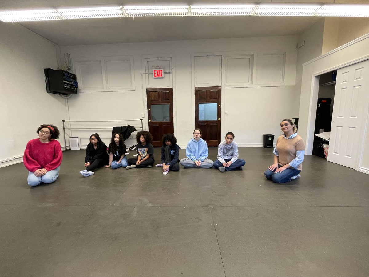 On 3/16, Commissioner @McastroMOIA met w/ @TheatreUptown's youth students & spoke about MOIA & his immigration experience. The storytellers shared their upcoming projects, which led us to connect art, personal experience, & a #calltoaction to provide resources to immigrant NYers.