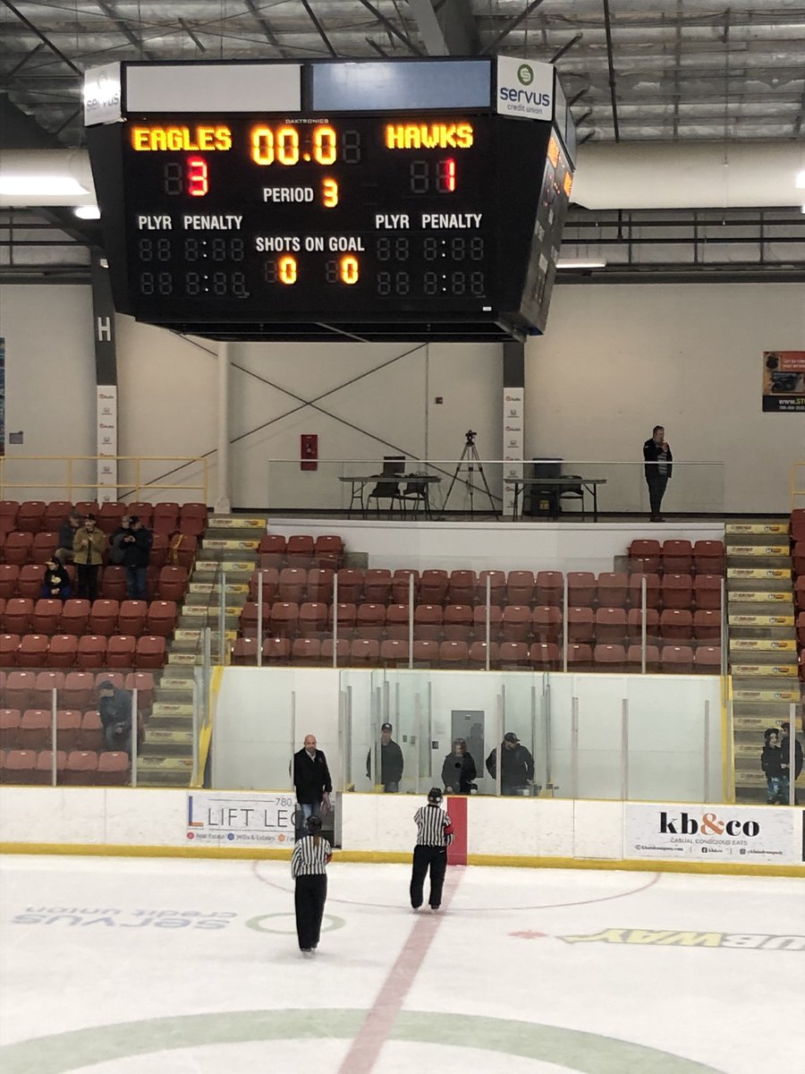 TracyPeay2's tweet photo. Big win for these boys last night. Gold medal winners!!!
@WMWHockey @HockeyEdmMag @HockeyAlberta @EdmontonOilers @EdmOilKings
#efhl #hockeyedmonton https://t.co/jm24eY0BpP