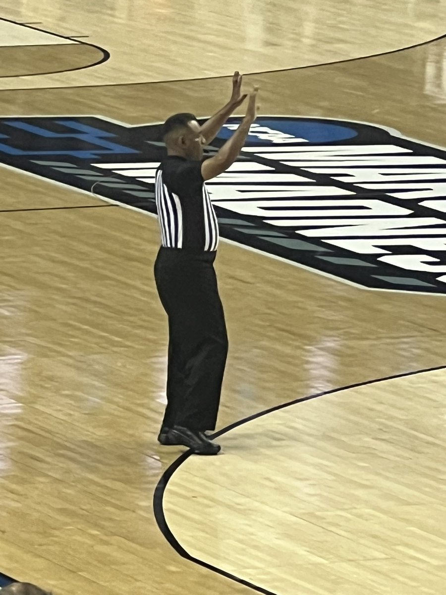 engine1411's tweet photo. @JakeSt00pid @MarchMadnessMBB @mid_madness @KSUOWLSMBB True Road game, with a Big East official on the crew…..  SMH https://t.co/mQcHBMQjaE