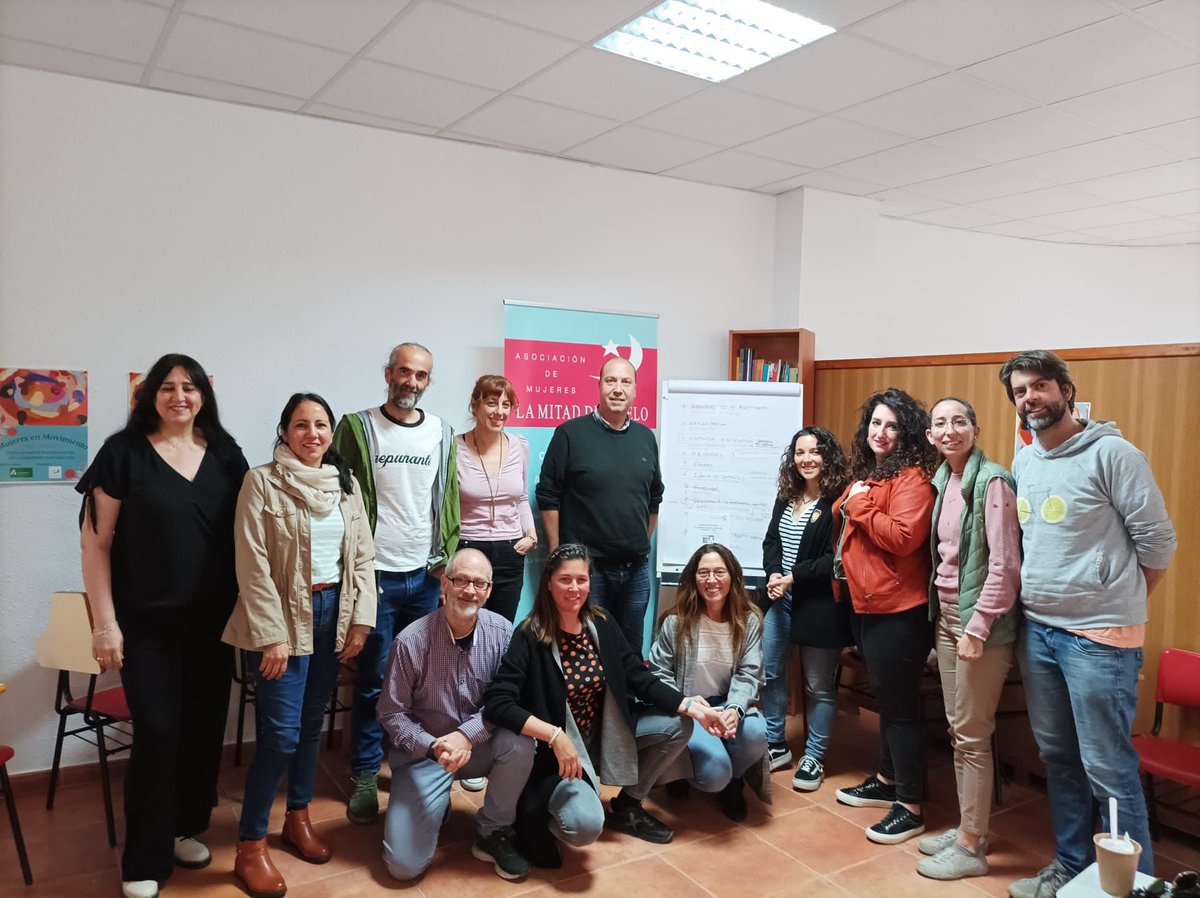 tamaraesteve's tweet photo. 👉Mañana productiva de trabajo del grupo provincial málaga @EAPNandalucia. Decálogo de propuestas electorales para las inminentes elecciones y relevo de la coordinación de @yfmaldonado a Javi Poleo @INCIDE_Social ha sido nuestra ocupación esta mañana  🗳🤝 https://t.co/QYVZlJeXcH