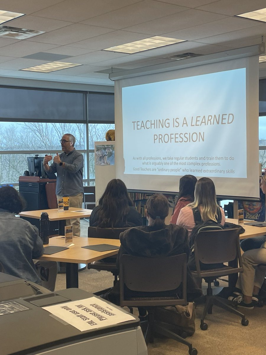 MrsBozinovski's tweet photo. Oakland University held a great Future Teacher conference today! @FraserSchools #futureteacher #postsecondaryoptions https://t.co/zCZQv7UT2x