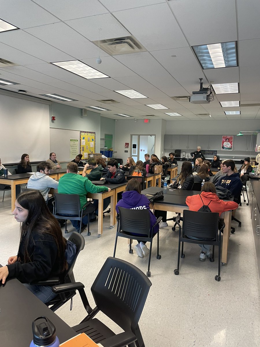 MrsBozinovski's tweet photo. Oakland University held a great Future Teacher conference today! @FraserSchools #futureteacher #postsecondaryoptions https://t.co/zCZQv7UT2x
