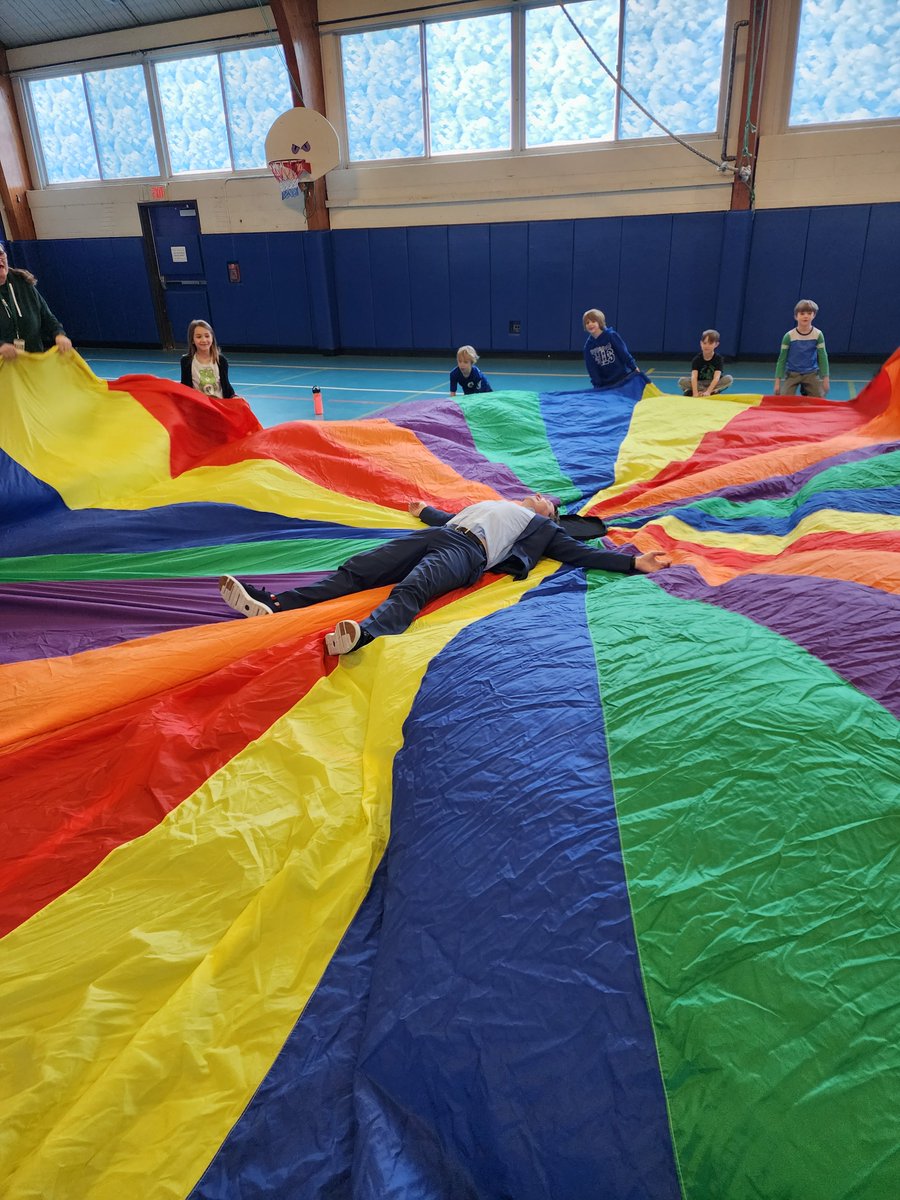 Principal_Labro's tweet photo. Eye spy Dr. McKinnon on a parachute! https://t.co/vqT20JAFMl